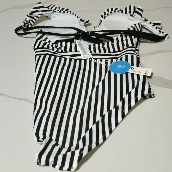 Plunge Neck One Piece‎ Swimsuit- Sized Small black and white striped ruffle neck - Picture 7 of 8